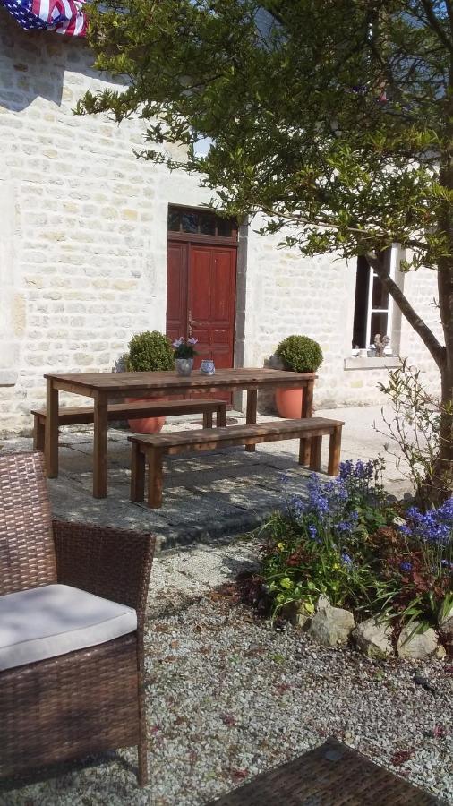 Chambre De Rose - Le Refuge Des Parachutistes - En Bordure Du Marais Neuville-au-Plain Buitenkant foto